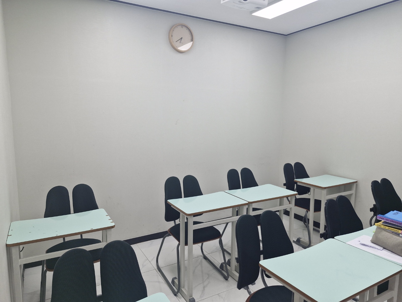 화정캠퍼스 깔끔한 교실